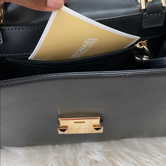 Michael Kors Hand Bag - Picture 5 of 8